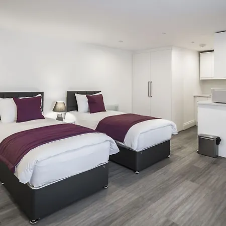Smart Stay Swiss Cottage-3